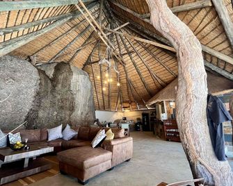 Timbila Game Lodge - Welcome to Land of Leopards and Buffalo - Phalaborwa