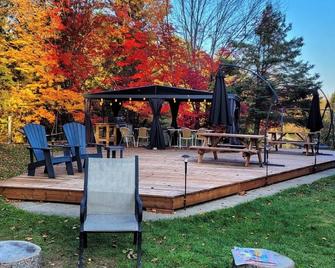 Oberge Inn Val-David - Val-David - Binnenhof