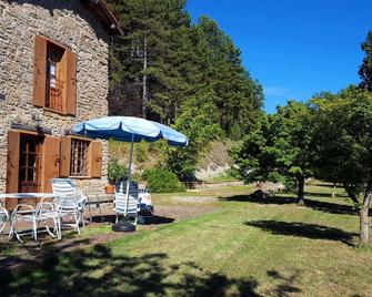 B&B Arberi - Millesimo - Patio