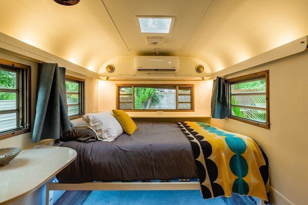 The Austin Lovestream! New Hot Tub, Full Bathroom, Deck & Grill! - Austin - Bedroom