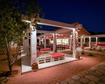 Sama Al Wasil Desert Camp - Bidīyah - Patio