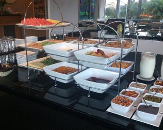 Sullivans Hotel Perth - Perth - Buffet