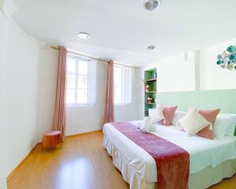 Ororosa Lucca City Center Apartment - Lukka - Sypialnia