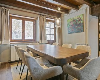 Luderna - Casa con terraza Cuylas - Naut Aran - Dining room