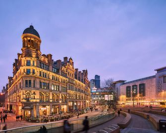 Roomzzz Manchester Victoria - Μάντσεστερ - Κτίριο