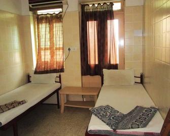 Hotel Shaktiraj - Rajkot - Ložnice