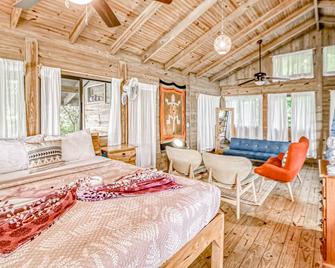 Colorful house with WiFi, private pool, panoramic jungle views - Matapalo - Habitación