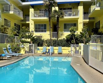 فندق ماجيك كاسل - لوس أنجلوس - حوض السباحة