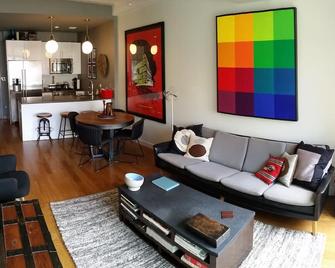 Inviting, Modern 1 Bedroom in Dumbo - New York - Living room