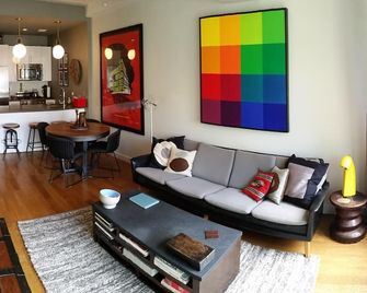 Inviting, Modern 1 Bedroom in Dumbo - Nowy Jork - Pokój dzienny
