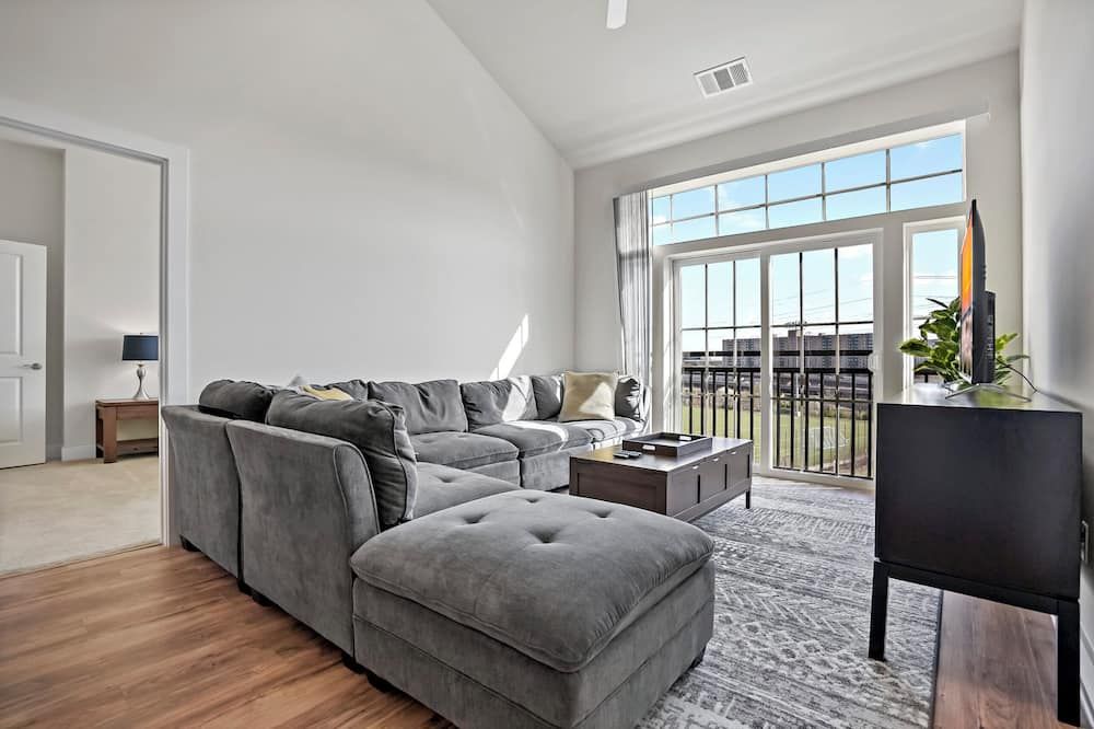 Time to Relax/Cozy Old Town Loft - Alexandria - Living room