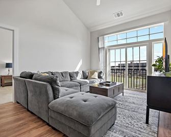 Time to Relax/Cozy Old Town Loft - Alexandria - Living room