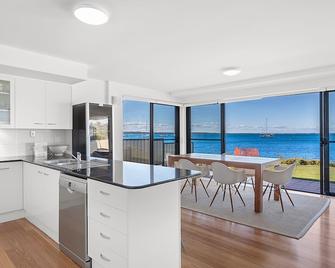 Absolute waterfront at tranquil Soldiers Point - Taylors Beach - Kitchen