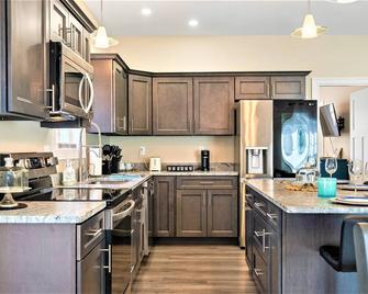 Shipbuilder's Retreat Unit# 2 - East Boothbay - Kitchen