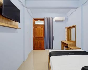 OYO Life 91947 Kost Barokah Syariah - Mojokerto - Habitación
