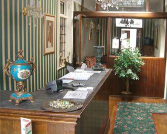 Bella Vista - Llandudno - Front desk