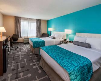 Howard Johnson by Wyndham Romulus Detroit Metro Airport - Romulus - Slaapkamer