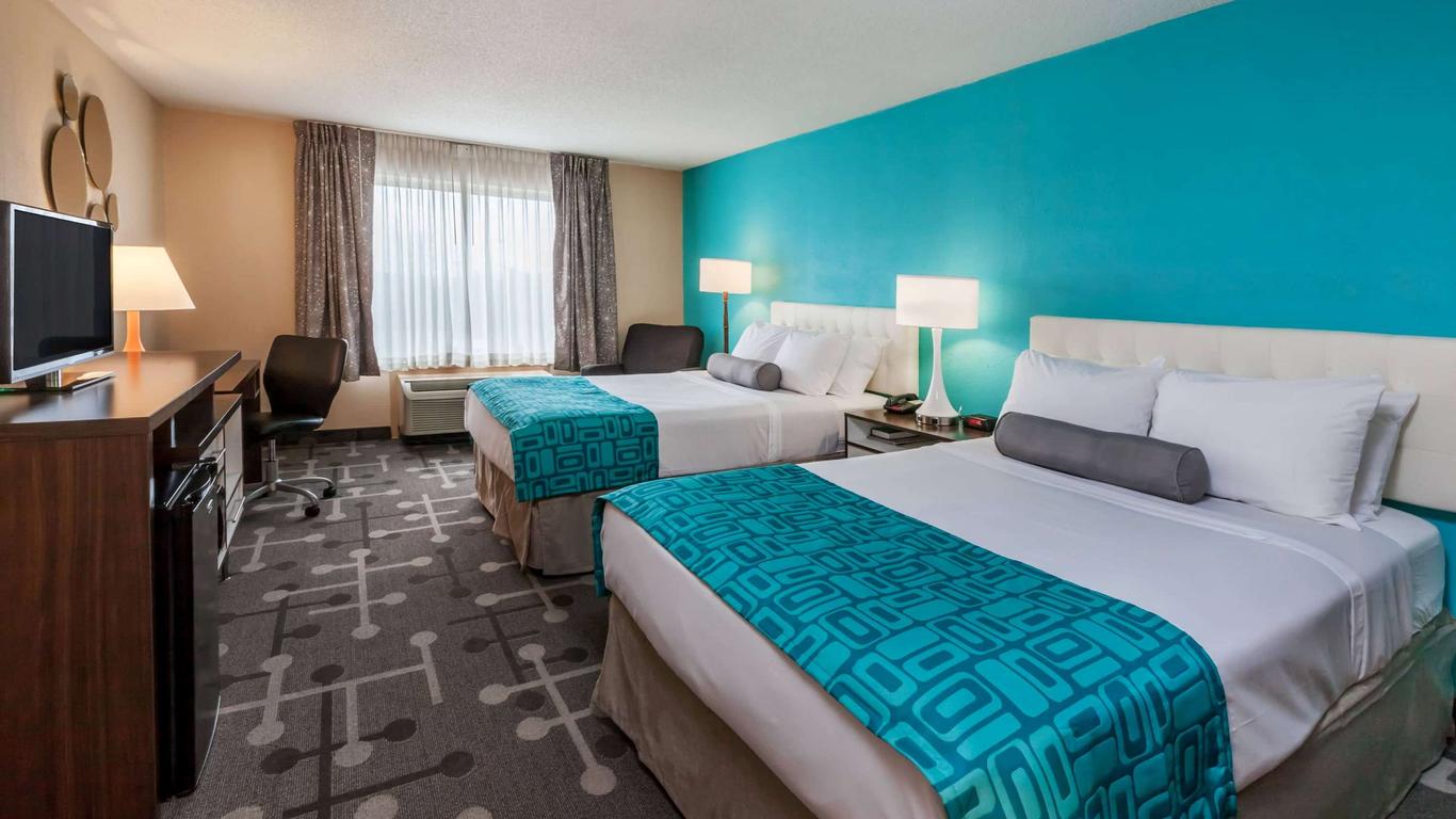 Howard Johnson by Wyndham Romulus Detroit Metro Airport