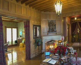 Alexander Mansion Bed & Breakfast - Winona
