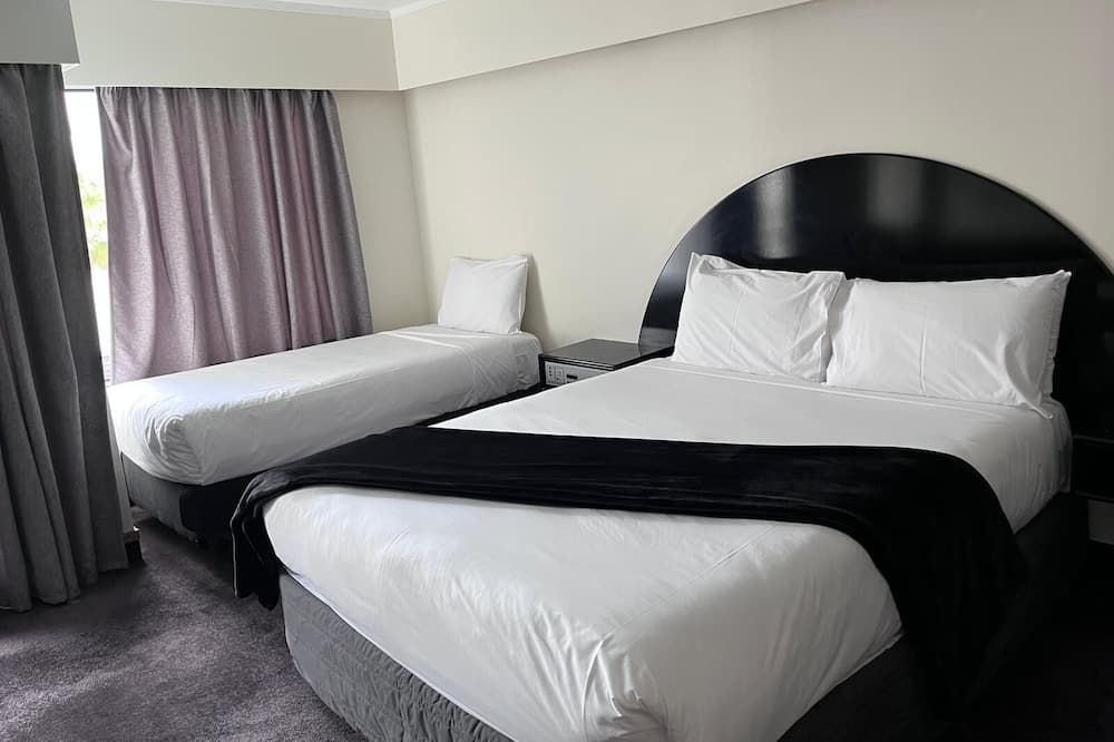 ألكامو هوتل آند كونفرنس سنتر - هاملتون - غرفة نوم