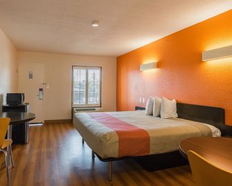 Motel 6 Savannah Midtown - Savannah