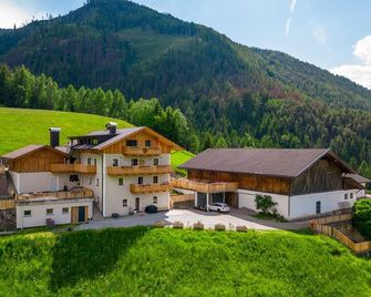 Planerhof Apartment Edelweiss - Funes/Villnöß - Building