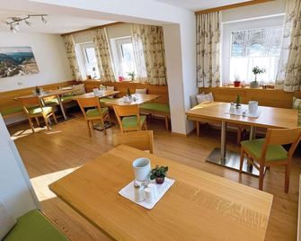 Double room with balcony, shower / bath / WC - Landhaus Vierthaler - Filzmoos - Restaurante