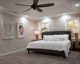Entire House with Parking | Ideal for Long Stays! - Dalton - Schlafzimmer