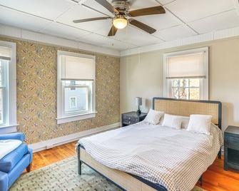 Walk to Dtwn Hudson: Cozy Upstate Apartment - Hudson - Bedroom