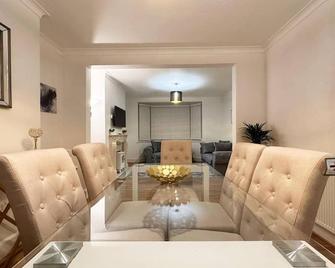 Charming 3-bedroom family home close to Richmond - Isleworth - Restaurant