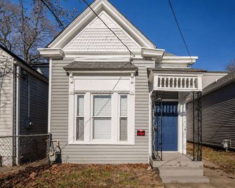 Louisville Dream House 4br 2ba by Cozysuites - Louisville - Building