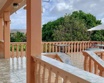 Paradise First Hotel - Nukuʻalofa - Balkon