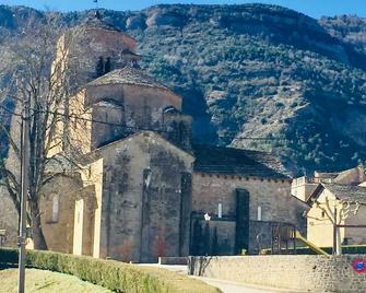 Charming house near Jaca, 140 m2 - Santa Cruz de la Serós - Edificio