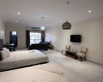 Apartments Plaza Hotel - Kololi - Bedroom