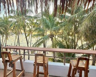 Hostel Avenue - Boracay - Balcón