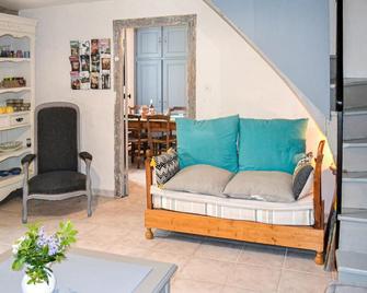Beautiful Home In Saint Leon Sur Vezere - Saint-Léon-sur-Vézère - Sala de estar