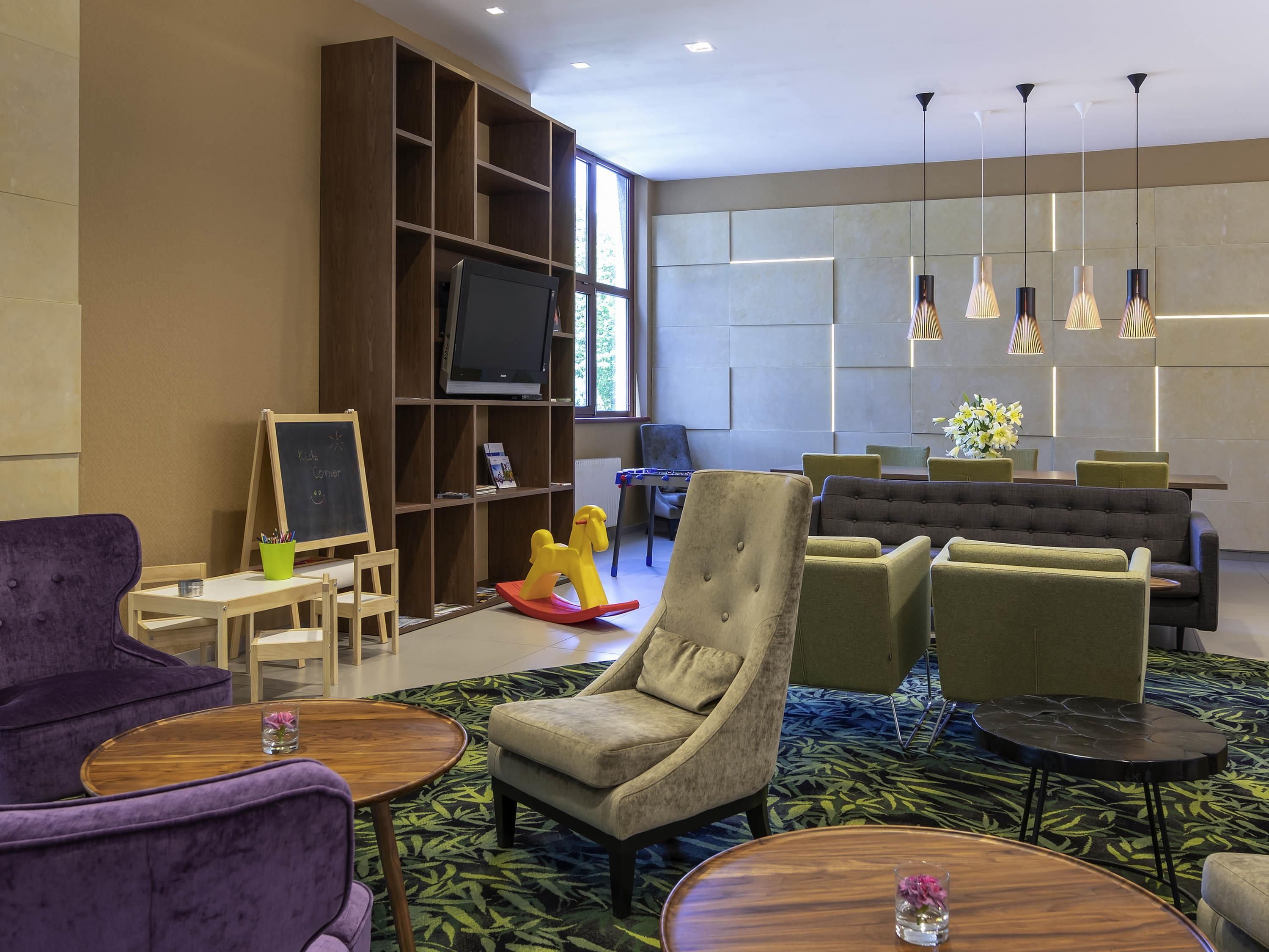 ميركيور جيلينيا جور