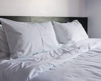 Memo's Homestay - Athi River - Bedroom