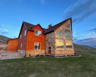 Breathtaking Bear Lake Sunset Views - Bear Lake - Building