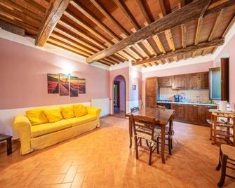 Agriturismo L'Elce: Apartment with Lake View - Bolsena - Obývací pokoj