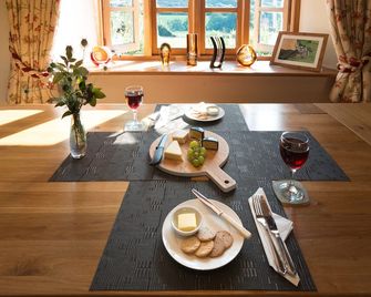 The Old Dairy at Bishops Barton - Wellington - Dining room