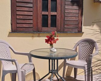 Yellow Forest Chalet 02 Bedrooms - Fortim - Patio