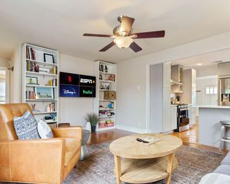 Elegant Escape Gourmet Kitchen and Outdoor Living - Austin