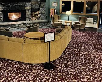 Loon Mtn Loft w/Pool, Jacuzzi Access, Mtn Shuttle - Lincoln - Lounge