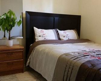 Sharodon Sands Motel - Wasaga Beach - Bedroom