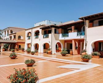 Nicolaus Club Torre Moresca - Cala Liberotto - Gebouw