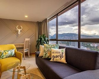Alcazar de Oviedo by EE Hoteles - Medellín - Huiskamer