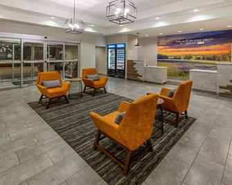 La Quinta Inn & Suites by Wyndham Bridgeport - Bridgeport - Recepción