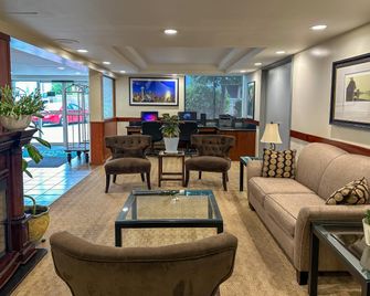 Quality Inn And Suites Everett - Everett - Lounge