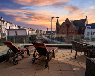 Antrim House Guest Rooms & Suites - Portrush - Parveke